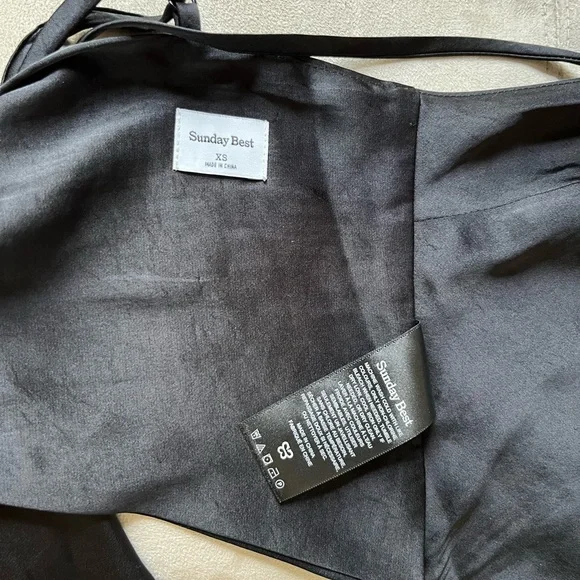 Aritzia Elektra Satin Camisole
Satin scarf blouse - Picture 7 of 7